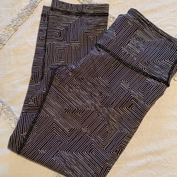 Lululemon Crops - Picture 5 of 5